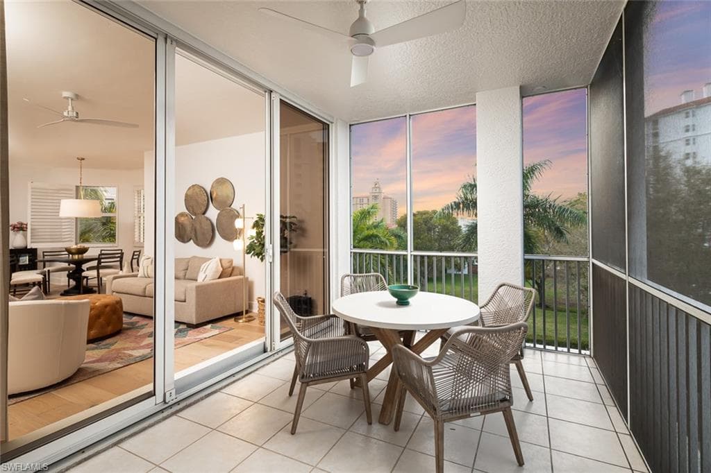 470 Launch Cir V-401, Naples, FL 34108-3