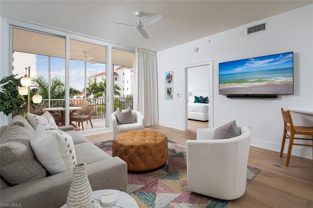 470 Launch Cir V-401, Naples, FL 34108-4