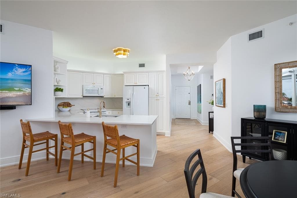 470 Launch Cir V-401, Naples, FL 34108-7