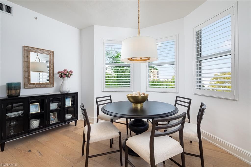 470 Launch Cir V-401, Naples, FL 34108-8