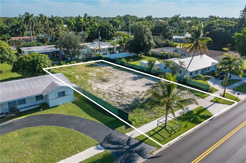 1257 22nd Ave N, Naples, FL 34103-5
