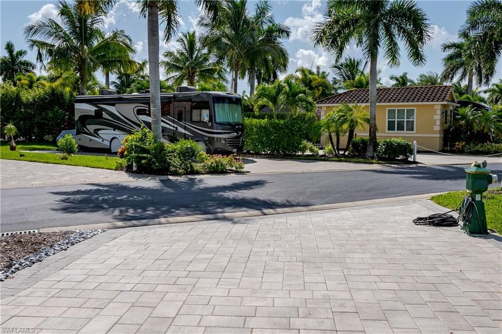 13453 Ladyfish Ln, Naples, FL 34114-13