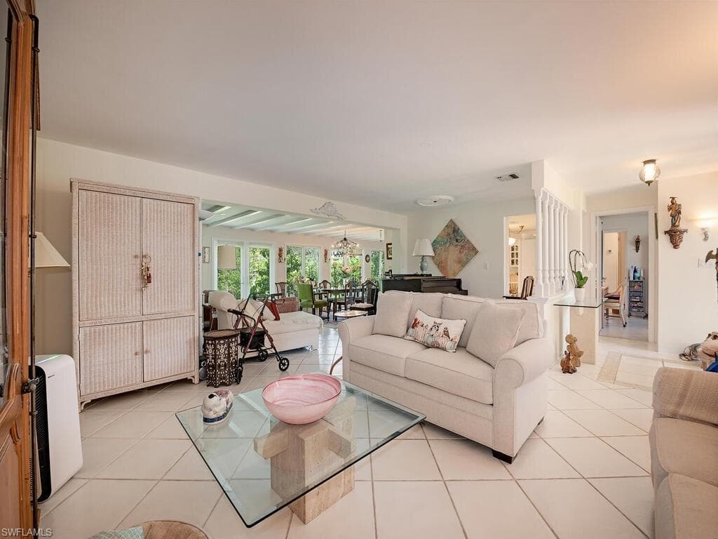 717 Rudder Rd, Naples, FL 34102-8