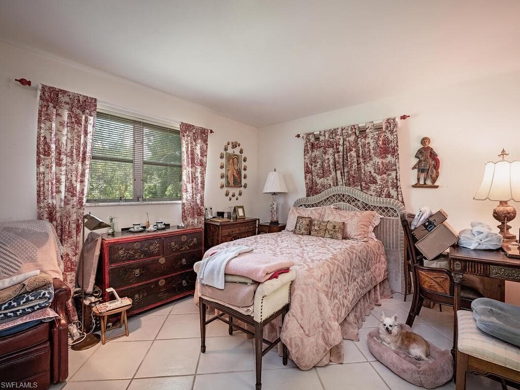 717 Rudder Rd, Naples, FL 34102-17