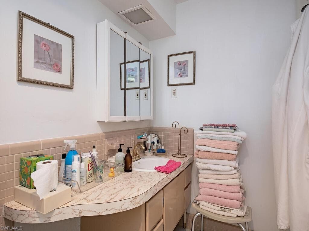 717 Rudder Rd, Naples, FL 34102-18