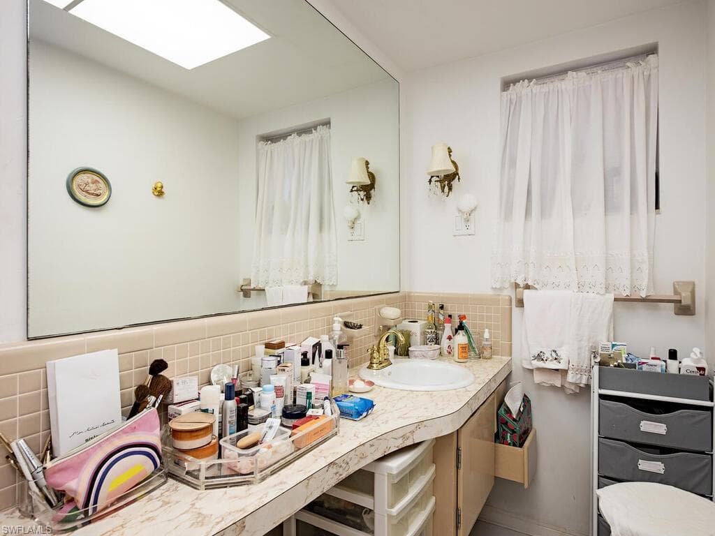 717 Rudder Rd, Naples, FL 34102-19