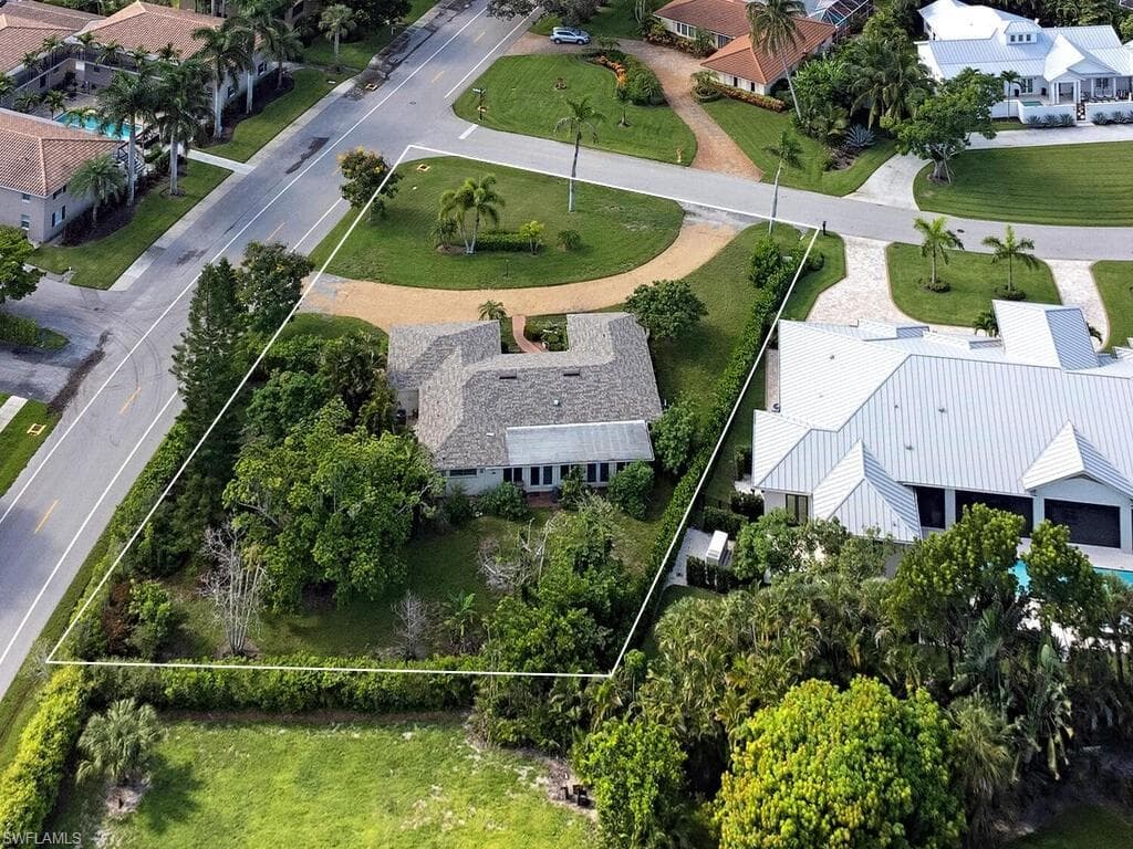 717 Rudder Rd, Naples, FL 34102-1