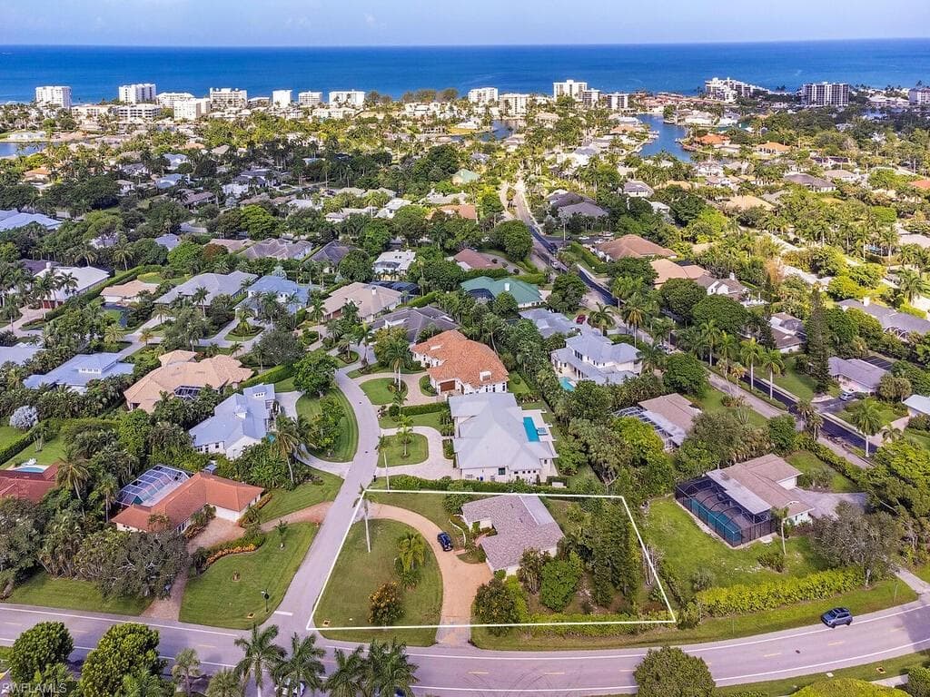 717 Rudder Rd, Naples, FL 34102-3