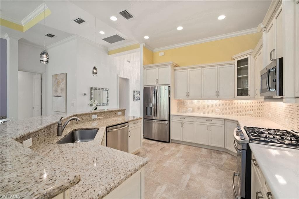 6541 Roma Way, Naples, FL 34113-9