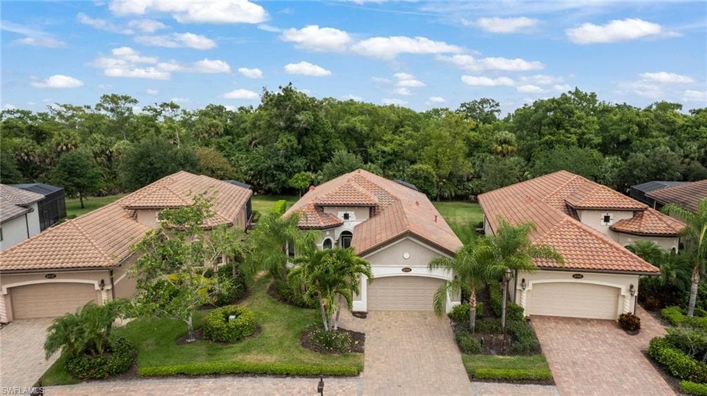 6541 Roma Way, Naples, FL 34113-1