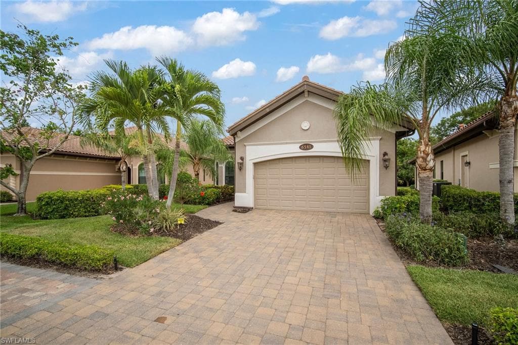 6541 Roma Way, Naples, FL 34113-4