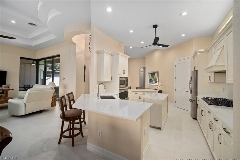 6528 Costa Cir, Naples, FL 34113-12