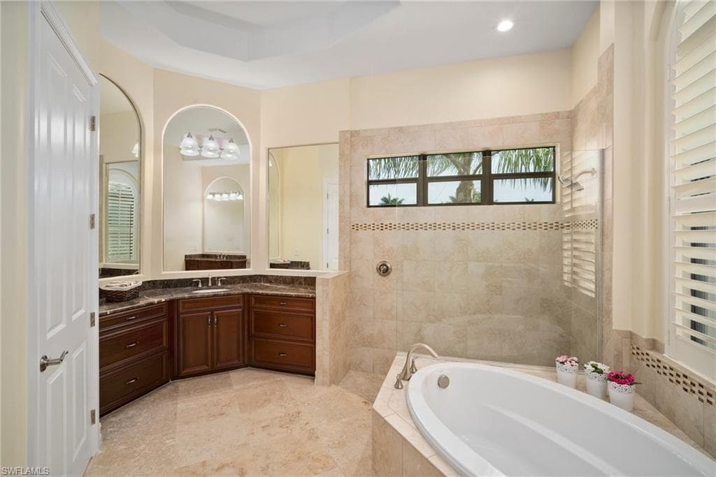 6528 Costa Cir, Naples, FL 34113-21