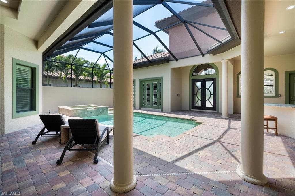6528 Costa Cir, Naples, FL 34113-33