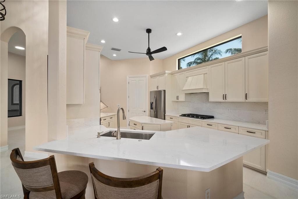 6528 Costa Cir, Naples, FL 34113-3