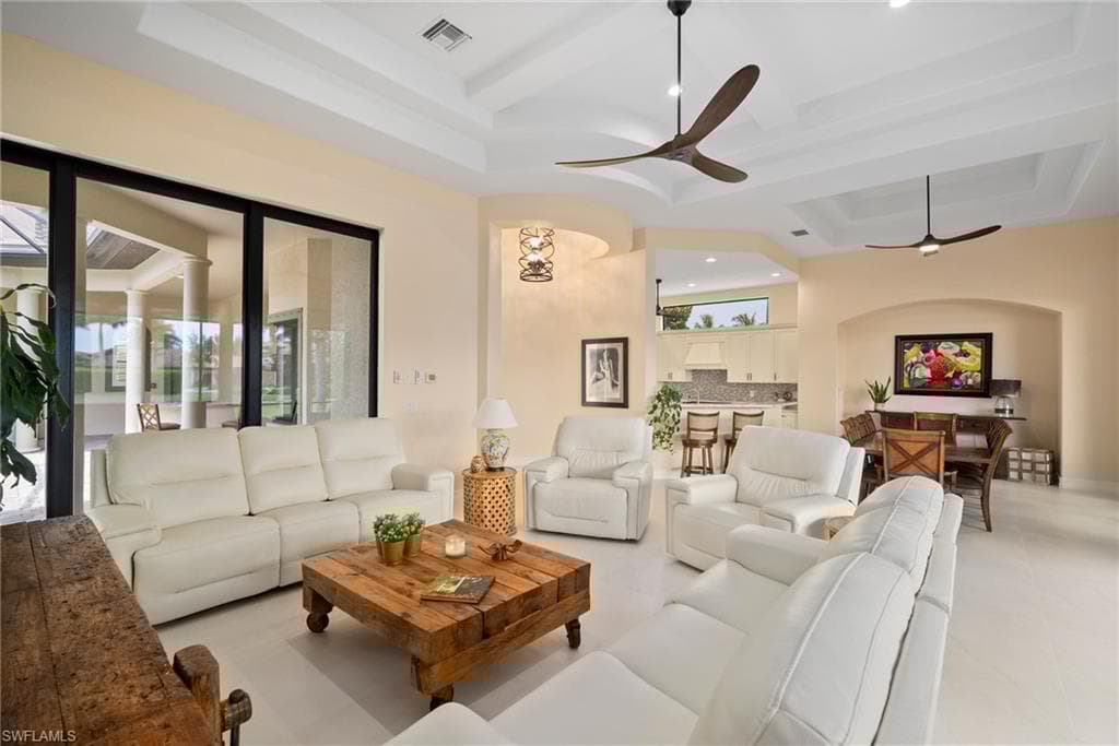 6528 Costa Cir, Naples, FL 34113-7