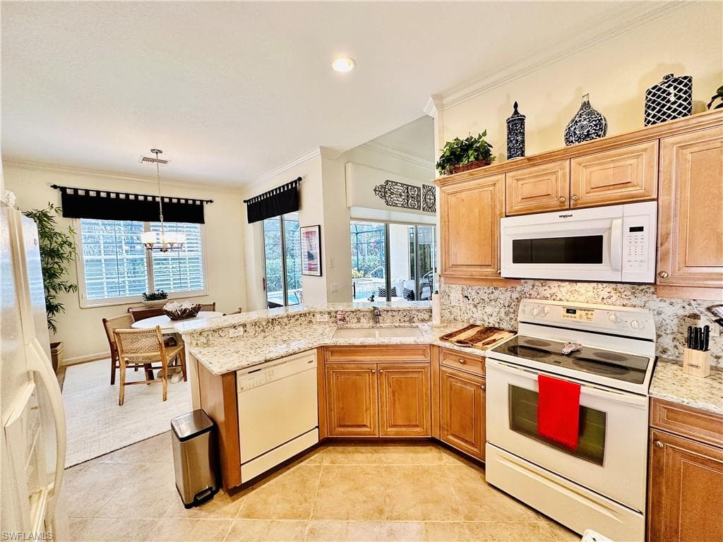 16152 Parque Ln, Naples, FL 34110-11