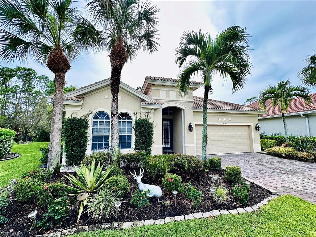 16152 Parque Ln, Naples, FL 34110-1