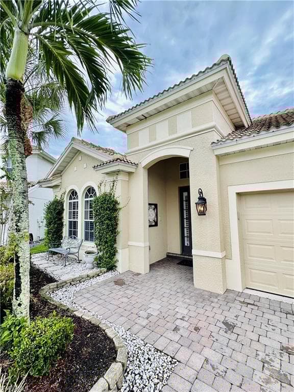 16152 Parque Ln, Naples, FL 34110-3