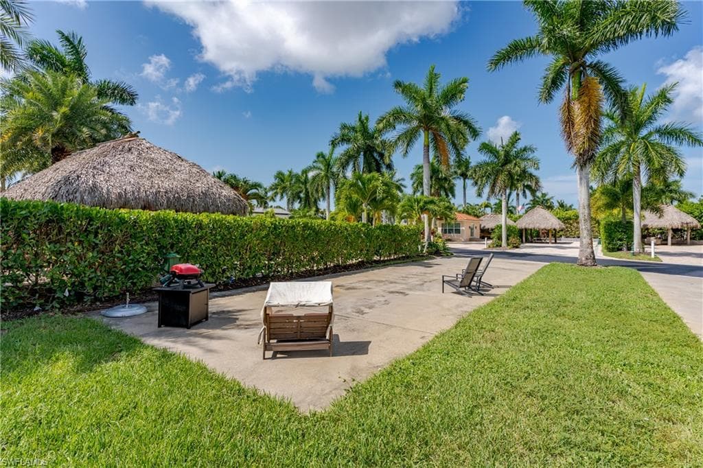 13562 Snapper Ln, Naples, FL 34114-13