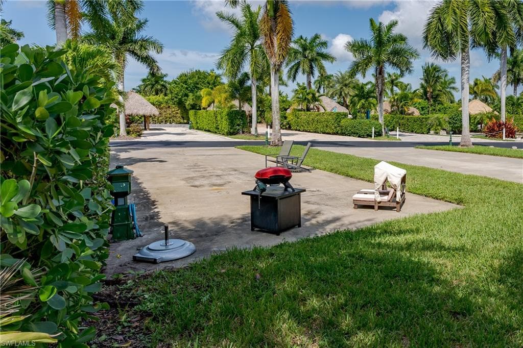 13562 Snapper Ln, Naples, FL 34114-16