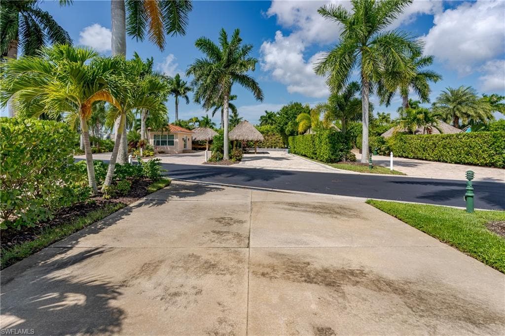 13562 Snapper Ln, Naples, FL 34114-18