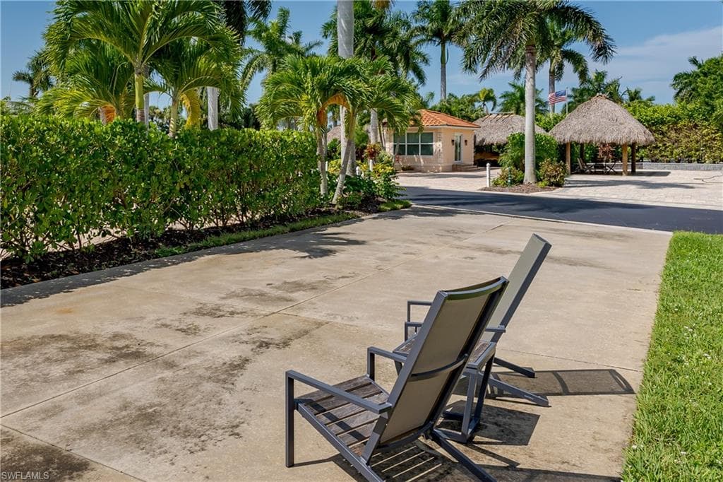 13562 Snapper Ln, Naples, FL 34114-20