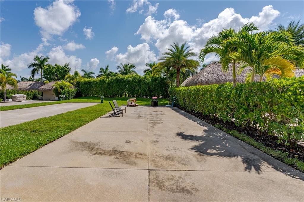 13562 Snapper Ln, Naples, FL 34114-22