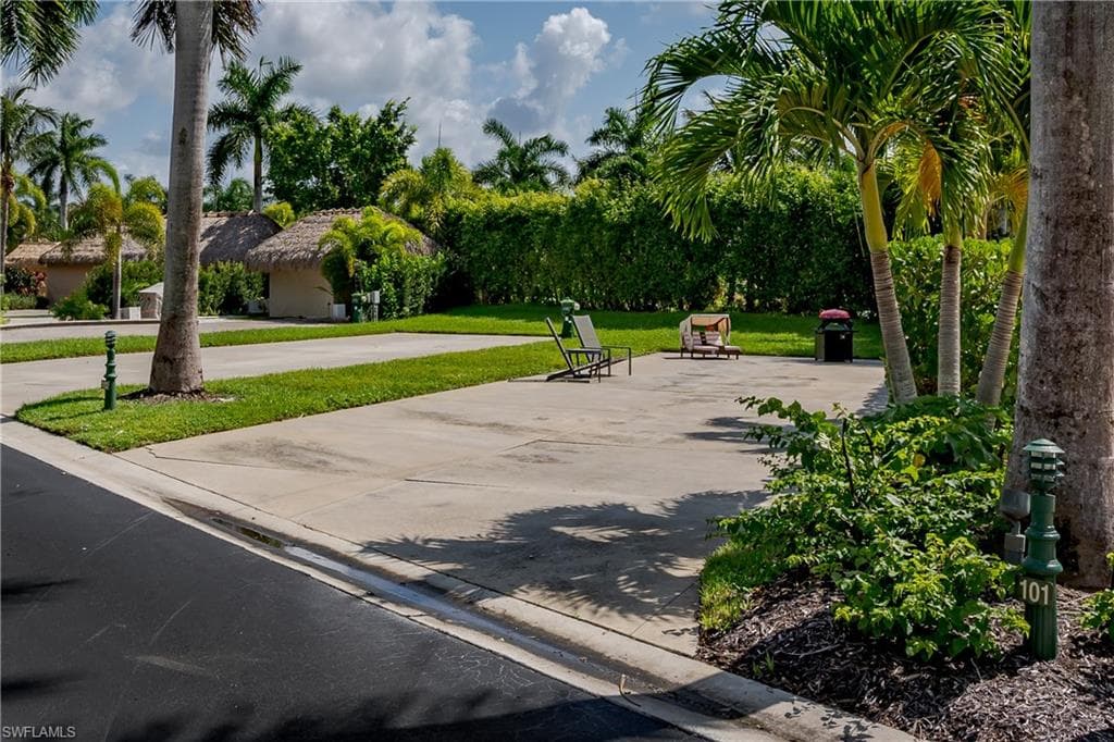 13562 Snapper Ln, Naples, FL 34114-25