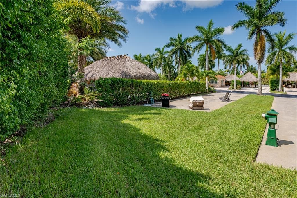 13562 Snapper Ln, Naples, FL 34114-4
