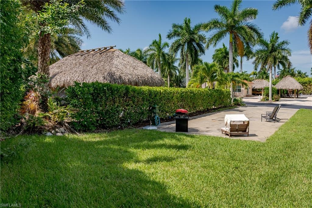 13562 Snapper Ln, Naples, FL 34114-6