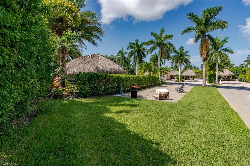 13562 Snapper Ln, Naples, FL 34114-7