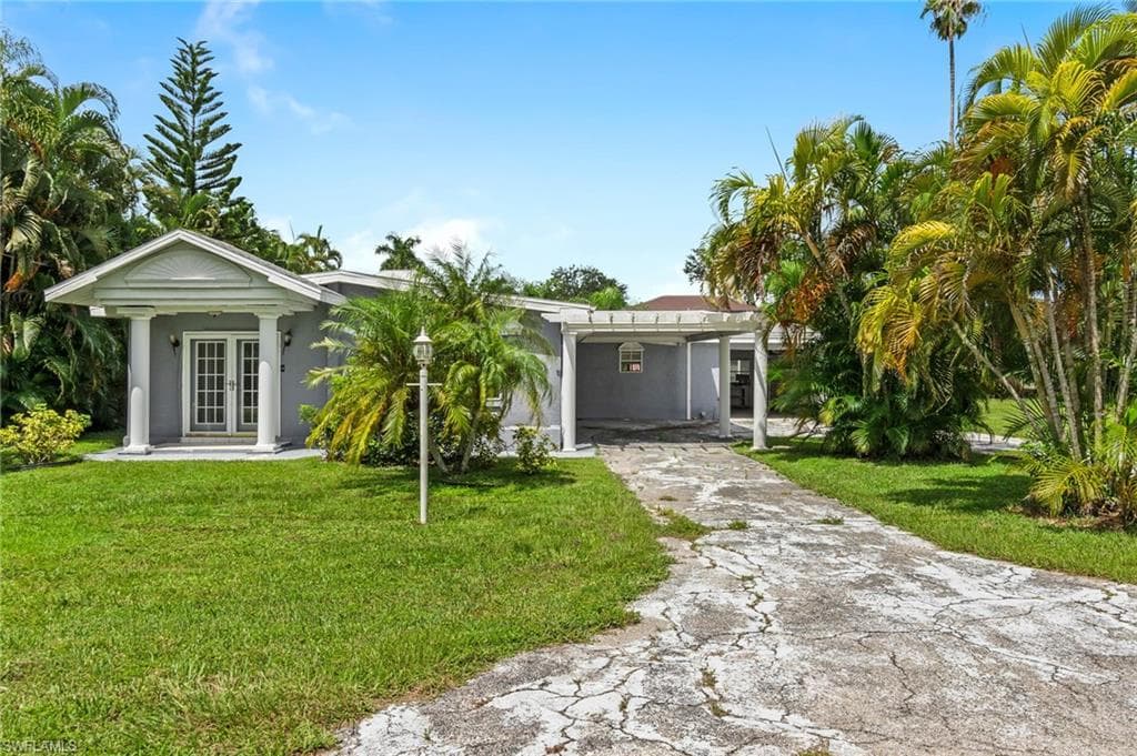 27098 Del Ln, Bonita Springs, FL 34135-6
