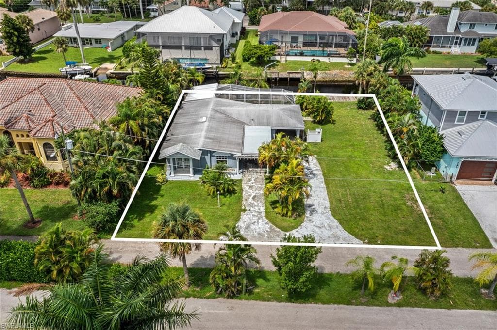 27098 Del Ln, Bonita Springs, FL 34135-8