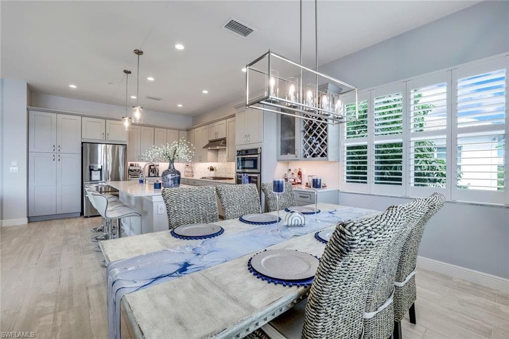 8936 Saint Lucia Dr 201, Naples, FL 34114-9