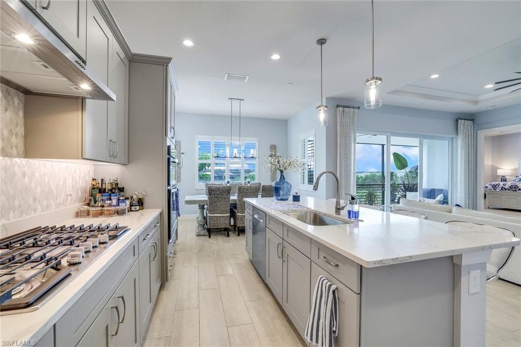 8936 Saint Lucia Dr 201, Naples, FL 34114-12