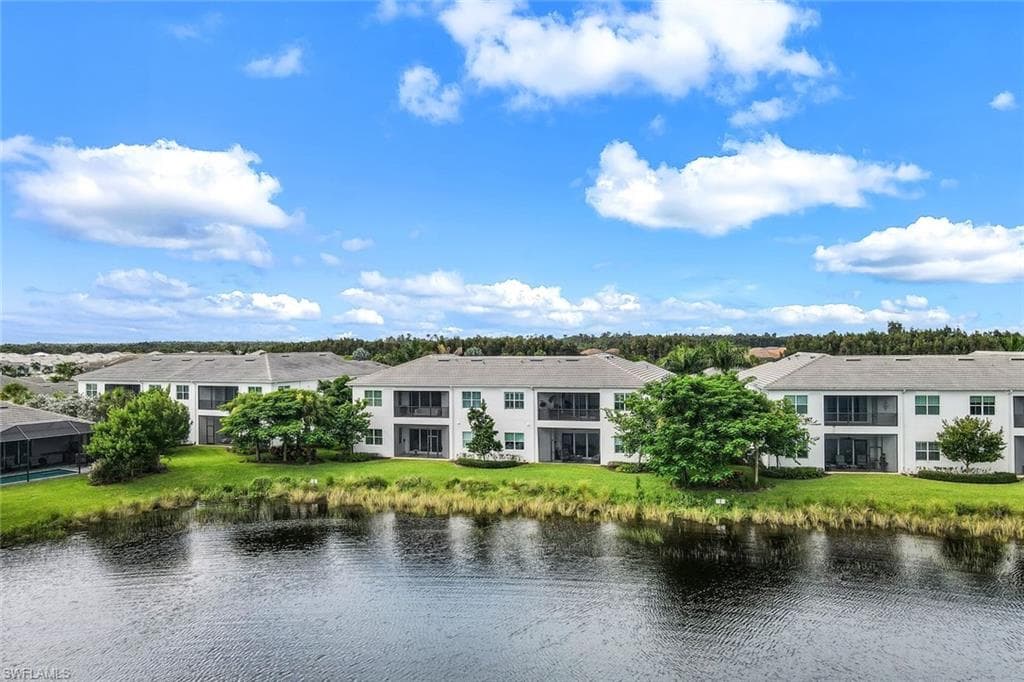 8936 Saint Lucia Dr 201, Naples, FL 34114-27