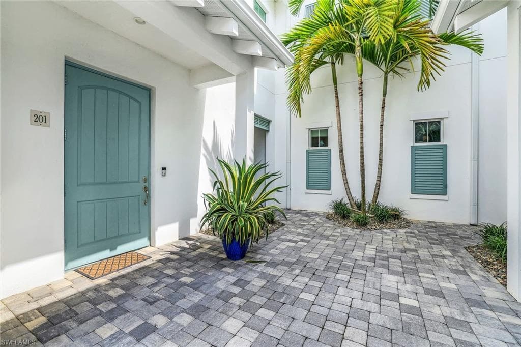 8936 Saint Lucia Dr 201, Naples, FL 34114-5