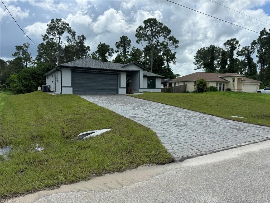 1026 Alfreda Ave, Lehigh Acres, FL 33971-4