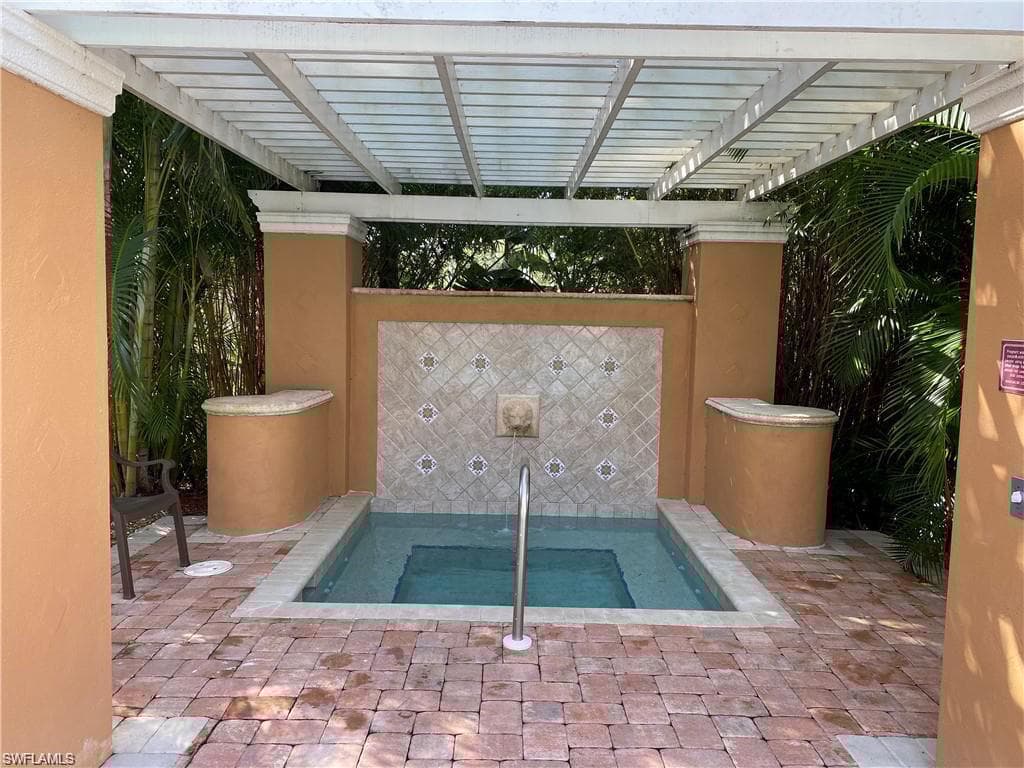 1185 Wildwood Lakes Blvd 101, Naples, FL 34104-28