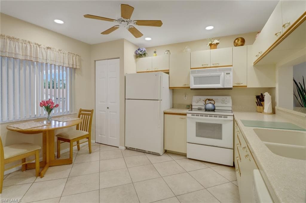 6985 Dennis Cir 308, Naples, FL 34104-9