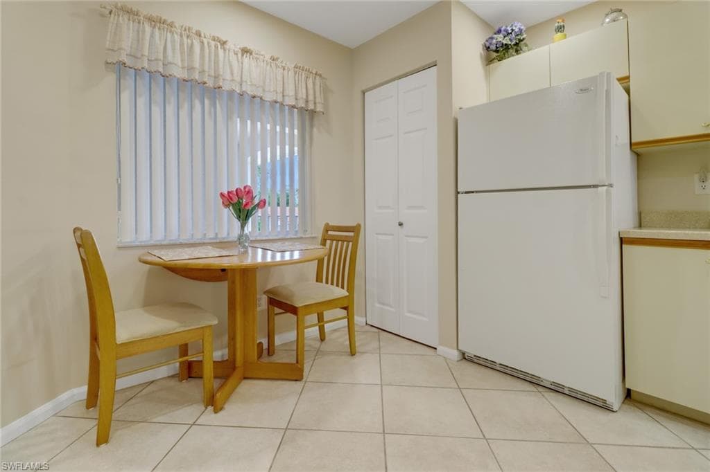 6985 Dennis Cir 308, Naples, FL 34104-12