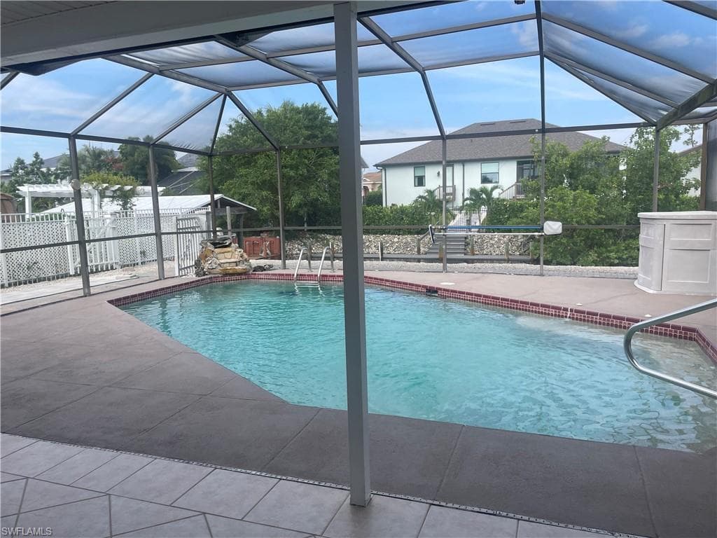 27286 High Seas Ln, Bonita Springs, FL 34135-1