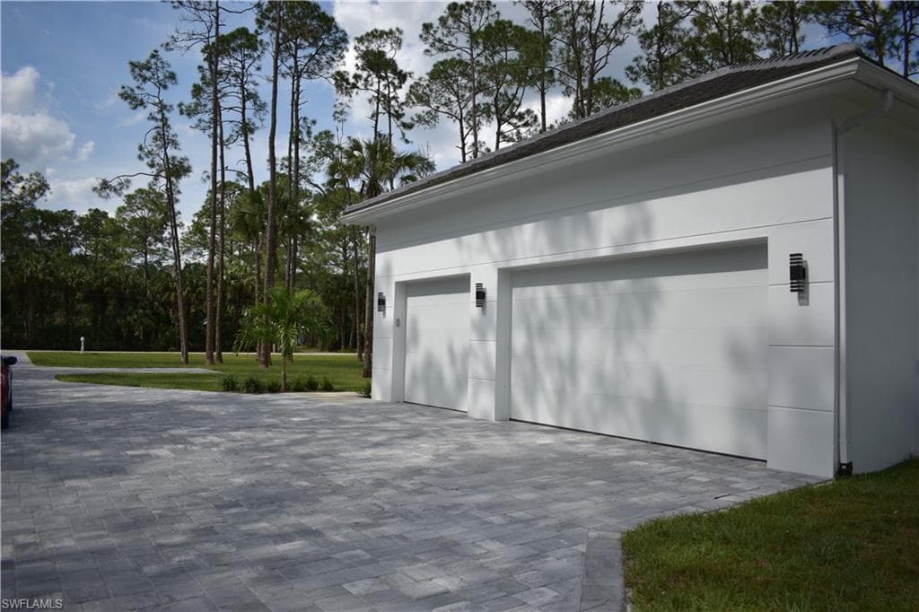 788 9th St SW, Naples, FL 34117-9