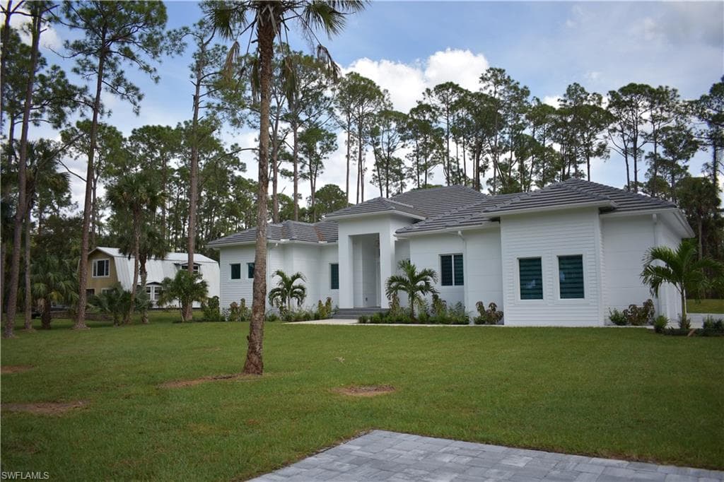 788 9th St SW, Naples, FL 34117-3