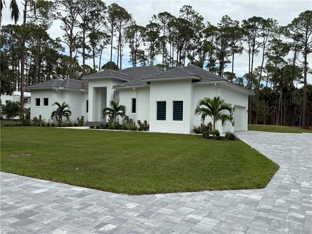 788 9th St SW, Naples, FL 34117-4