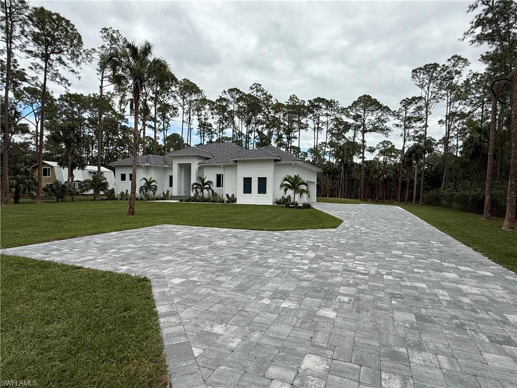 788 9th St SW, Naples, FL 34117-5