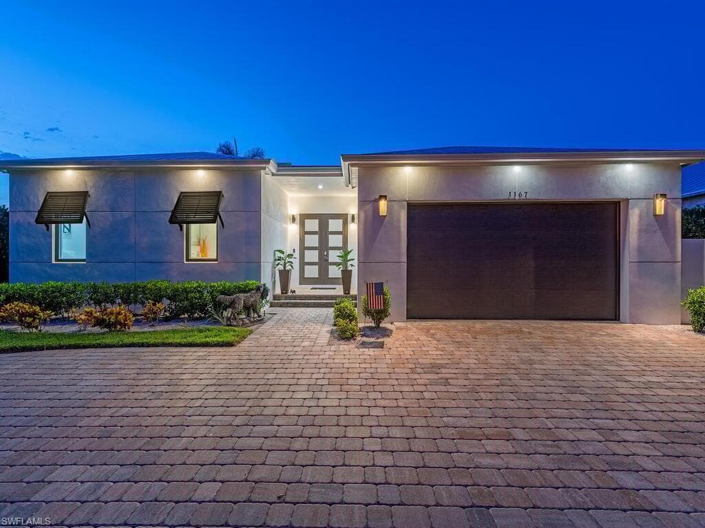 1167 22nd Ave N, Naples, FL 34103-2