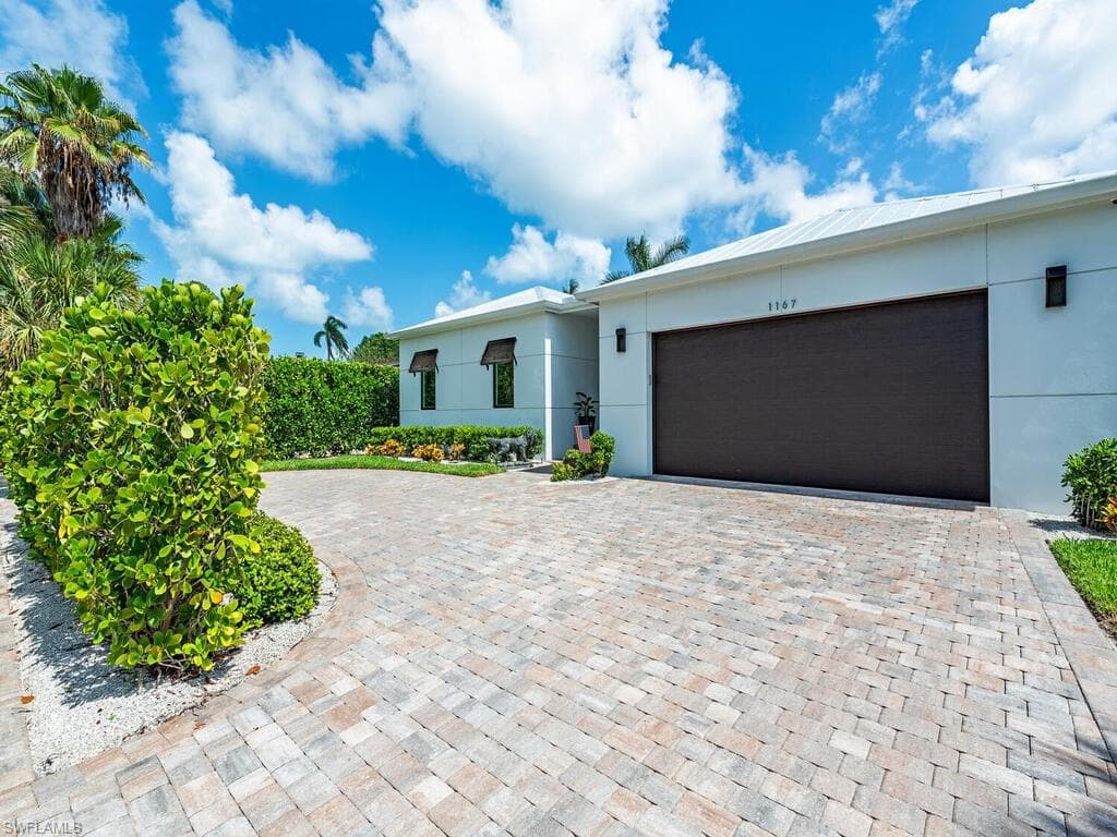 1167 22nd Ave N, Naples, FL 34103-3