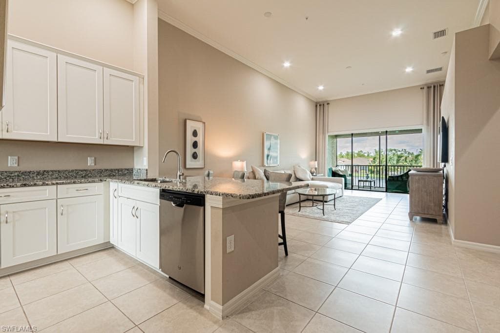 9433 Benvenuto Ct 202, Naples, FL 34119-15